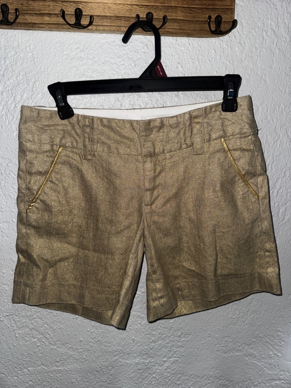 Alice & Olivia-women’s shorts size 0-gold